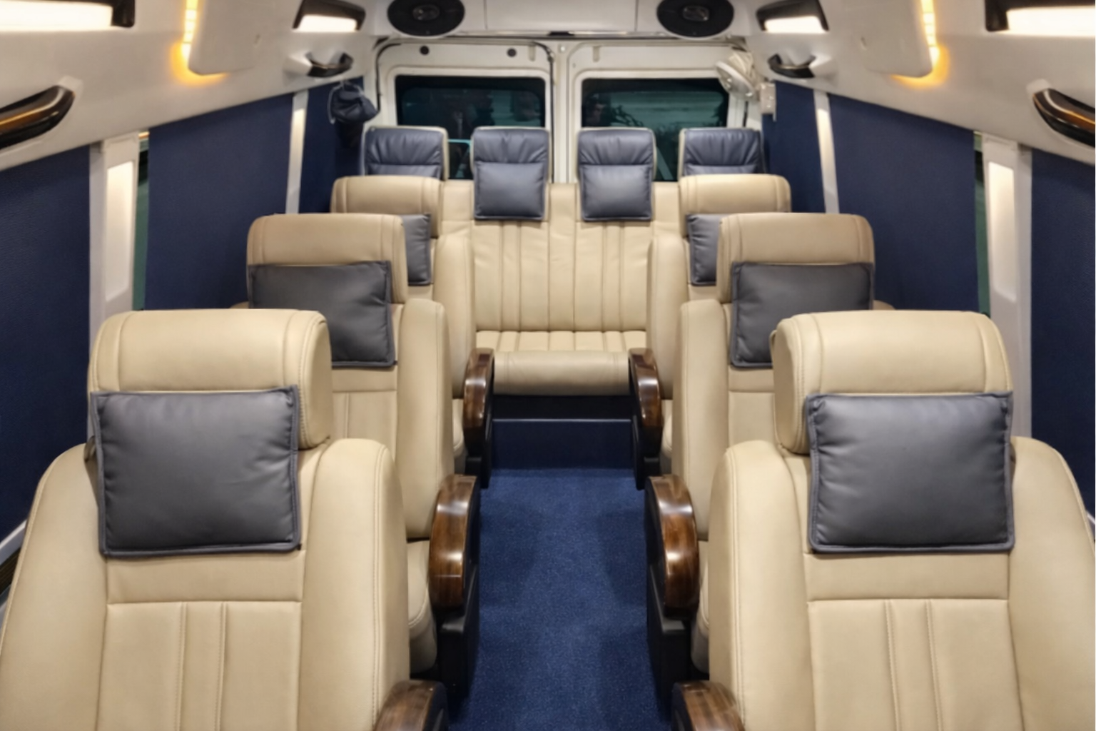 12 Seater Tempo